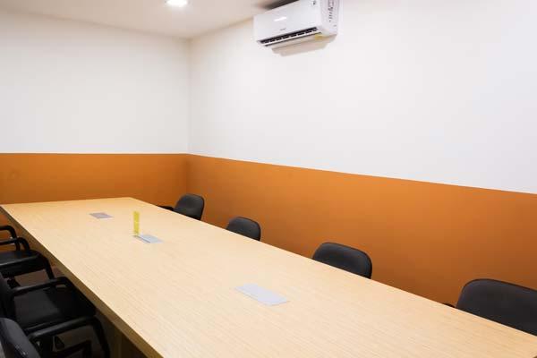 Hot Desk Malam